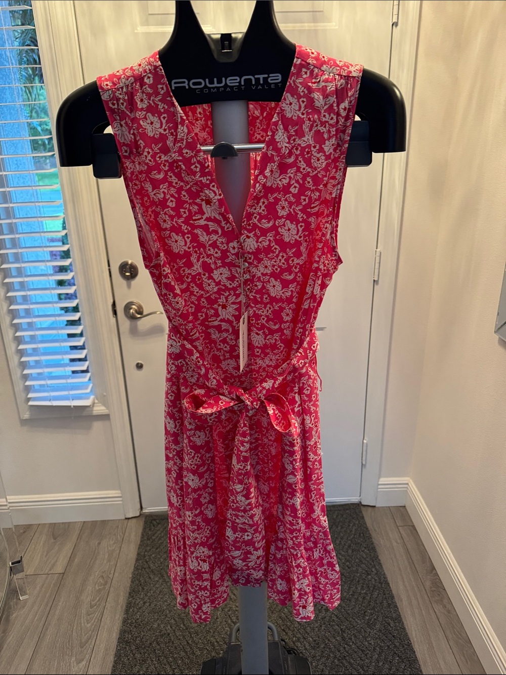 UNTUCKit Pink & White Floral V-Neck Midi Dress with Tie Waist
